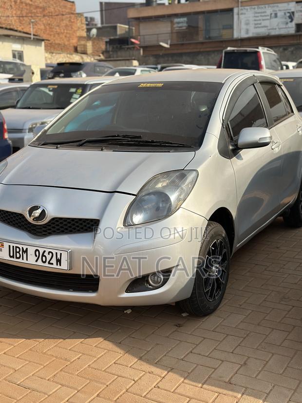 Toyota Vitz 2006 Silver