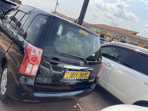 Toyota Raum 2006 Black