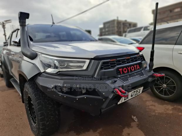 Toyota Hilux 2019 Gray