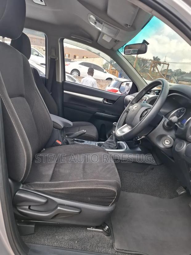 Toyota Hilux 2019 Gray