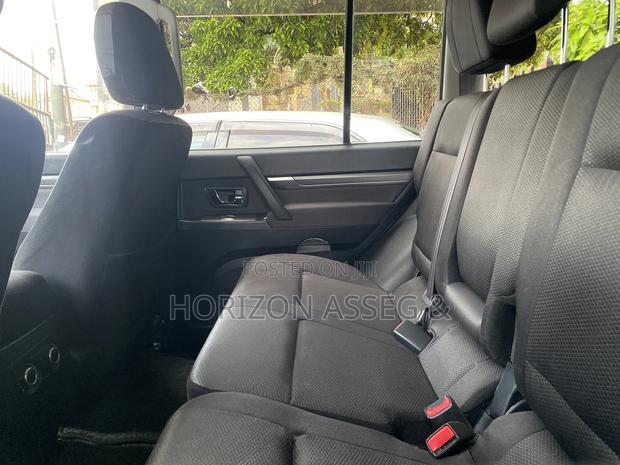 Mitsubishi Pajero 3.0 2011 White