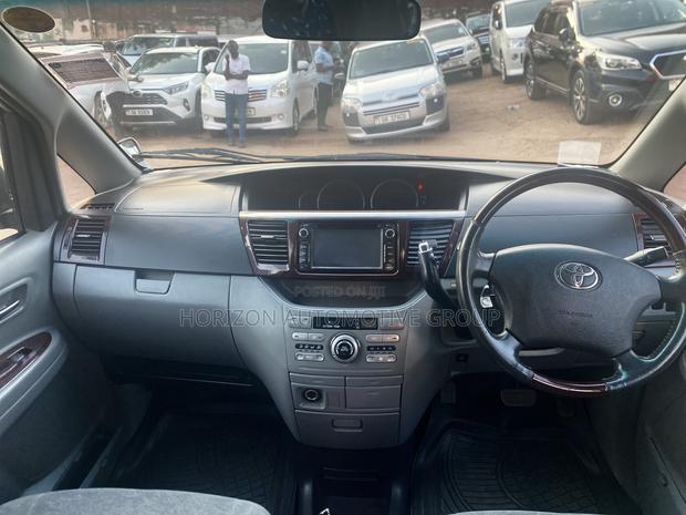 Toyota Noah 2.0 FWD (8 Seater) 2005 Gray