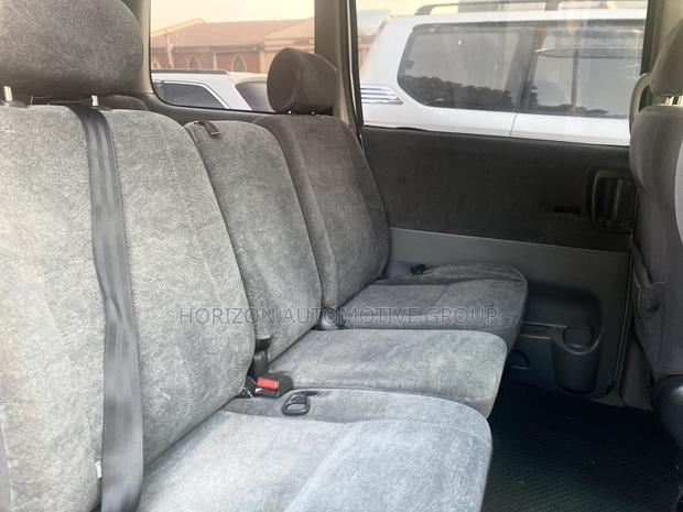 Toyota Noah 2.0 FWD (8 Seater) 2005 Gray