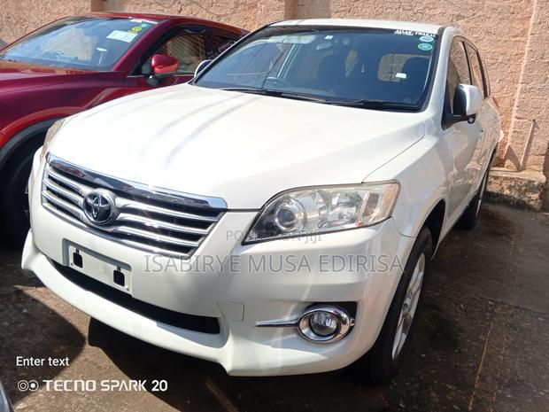 Toyota Vanguard 2012 White
