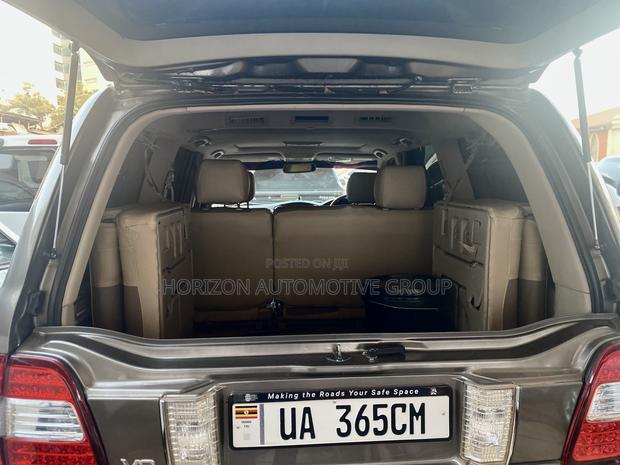 Toyota Land Cruiser Cygnus 4.7 2004 Gold