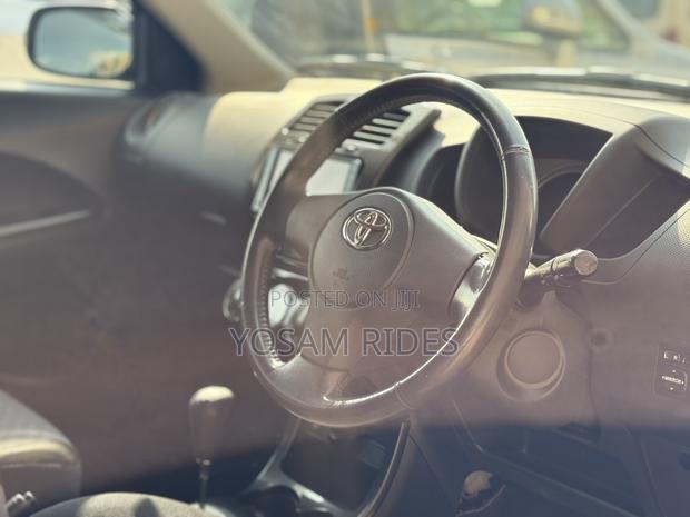 Toyota IST 2010 Silver