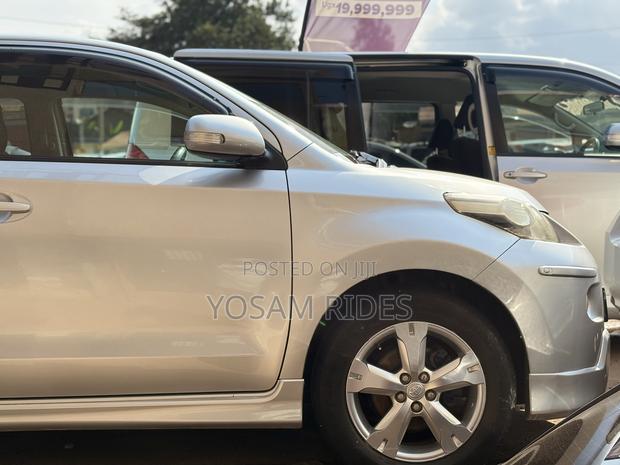 Toyota IST 2010 Silver
