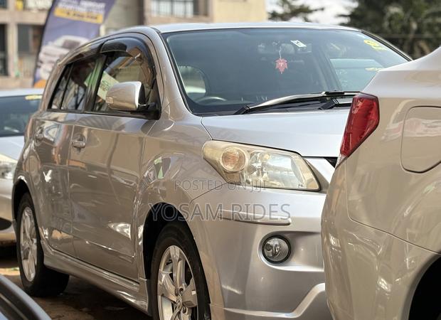 Toyota IST 2010 Silver
