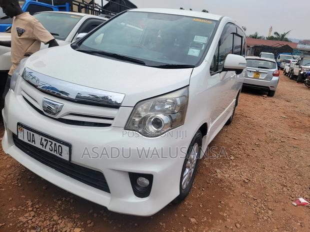 Toyota Noah 2012 White