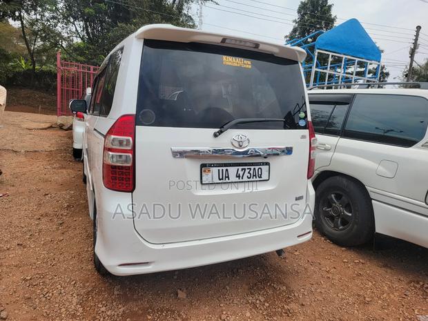 Toyota Noah 2012 White