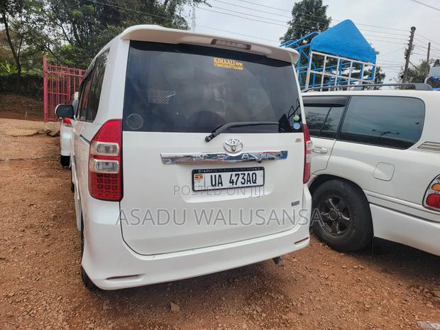 Toyota Noah 2012 White