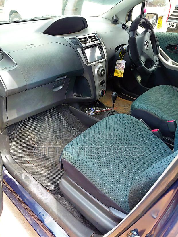 Toyota Vitz 2006 Blue