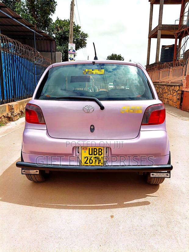 Toyota Vitz 2000 Pink