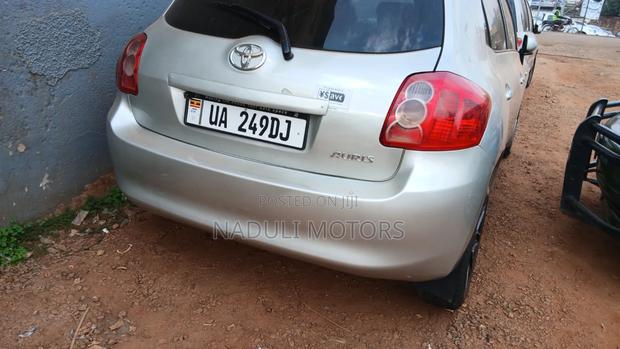 Toyota Auris 2009 Silver