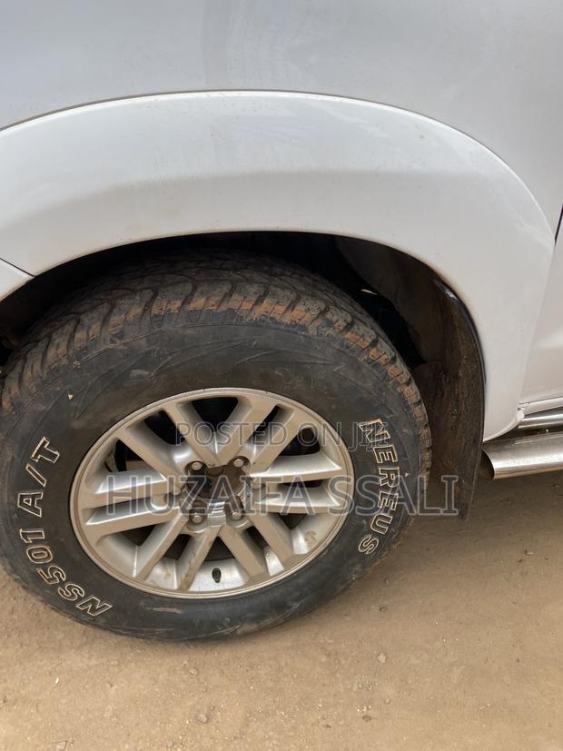 Toyota Hilux 2011 White