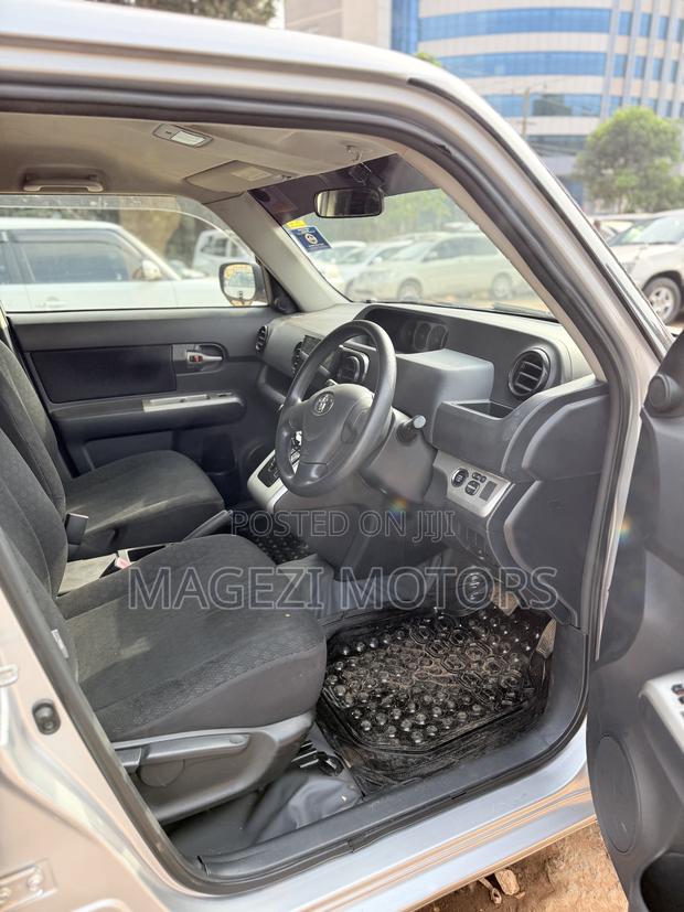 Toyota Corolla Rumion 2010 Silver