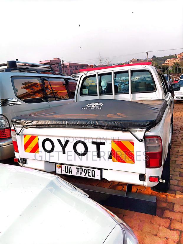Toyota Hilux 1998 White