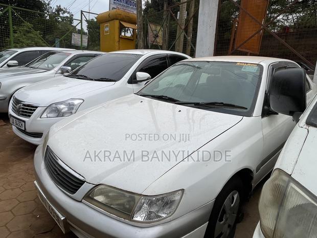 Toyota Corona Premio 2000 White