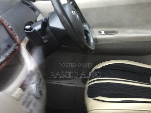 Toyota Noah 2005 Gold