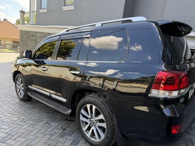 Toyota Land Cruiser 4.6 V8 ZX 2016 Blue
