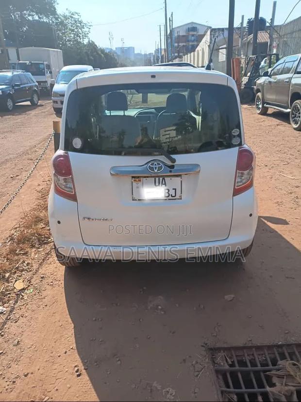 Toyota Ractis 1.3 FWD 2011 White