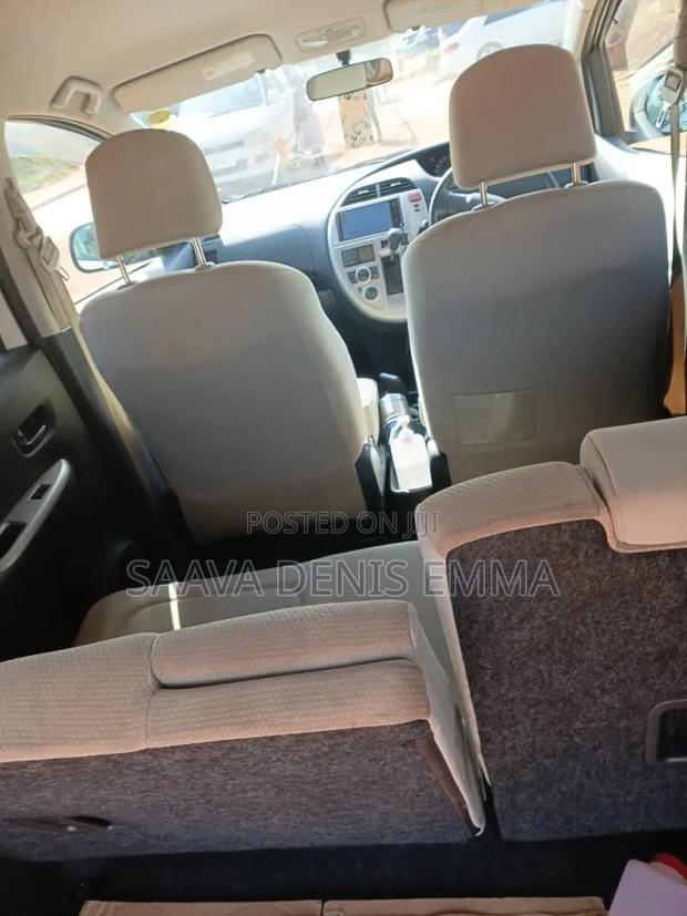 Toyota Ractis 1.3 FWD 2011 White