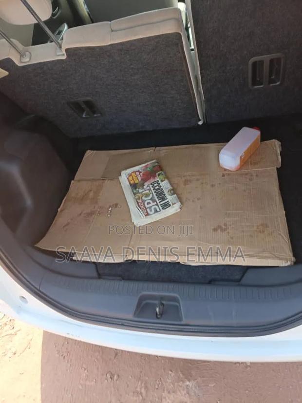 Toyota Ractis 1.3 FWD 2011 White