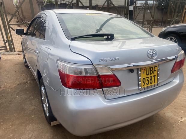 Toyota Premio 2011 Silver