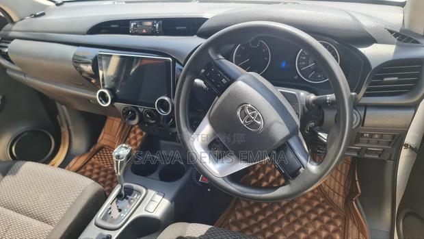 Toyota Hilux 2017 White