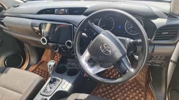 Toyota Hilux 2017 White