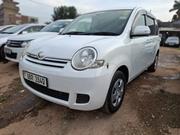 Toyota Sienta 2011 White for sale