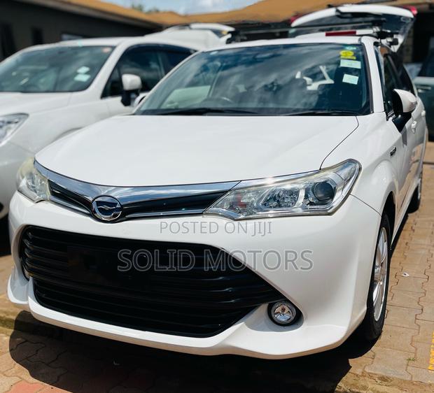 Toyota Corolla Fielder 1.5 Hybrid FWD 2017 White