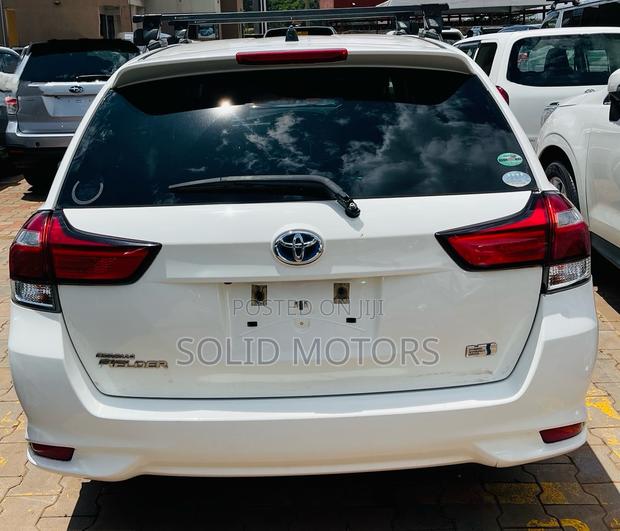 Toyota Corolla Fielder 1.5 Hybrid FWD 2017 White