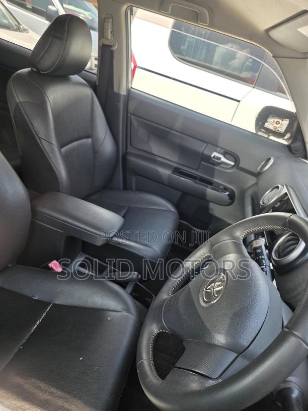 Toyota Corolla Rumion Hatchback 1.5 FWD 2012 White