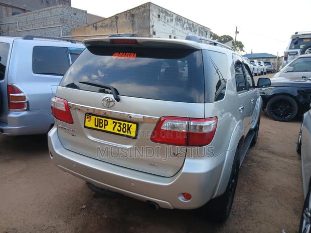 Toyota Fortuner 2012 Silver