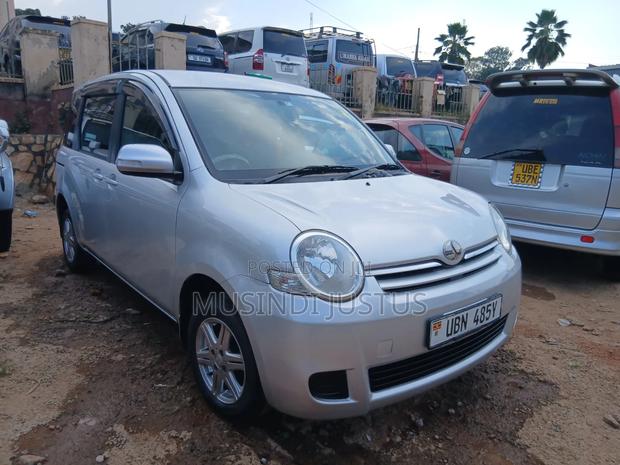 Toyota Sienta 2008 Silver