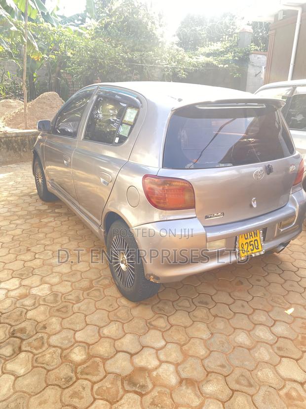 Toyota Vitz 1.3 FWD 5dr 2001 Gray