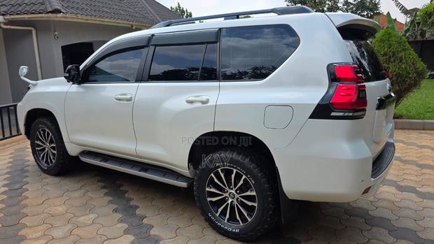 Toyota Land Cruiser Prado 2.8 2018 White