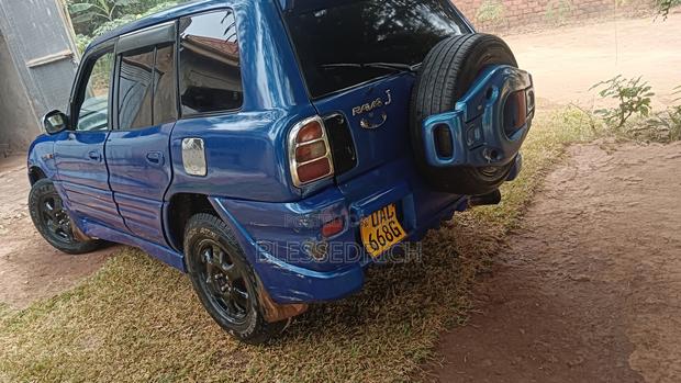 Toyota RAV4 1997 Blue