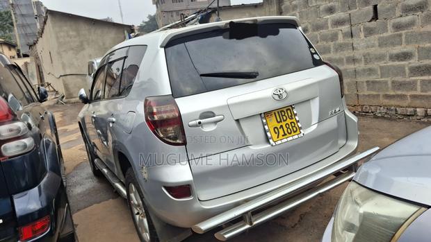 Toyota RAV4 2010 Silver