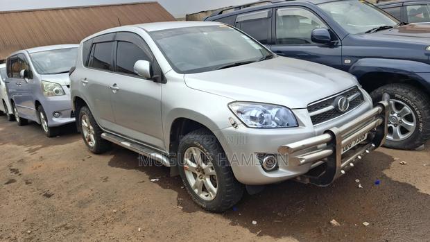 Toyota RAV4 2010 Silver