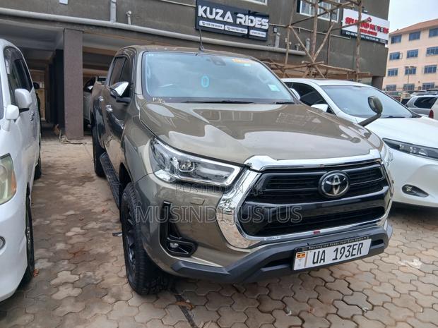Toyota Hilux 2021 Green