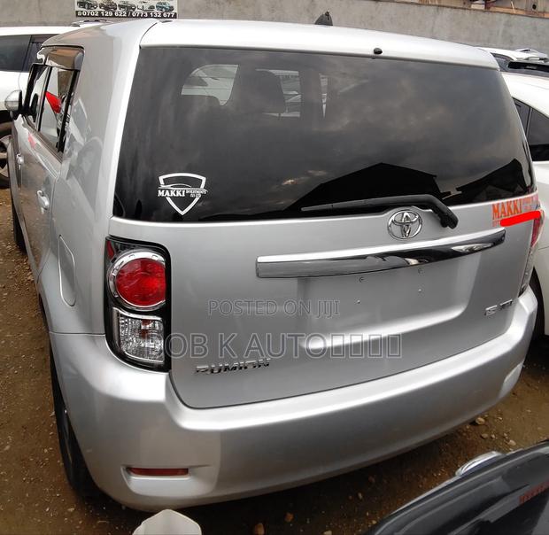 Toyota Corolla Rumion 2011 Silver