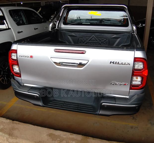 New Toyota Hilux 2024 Silver