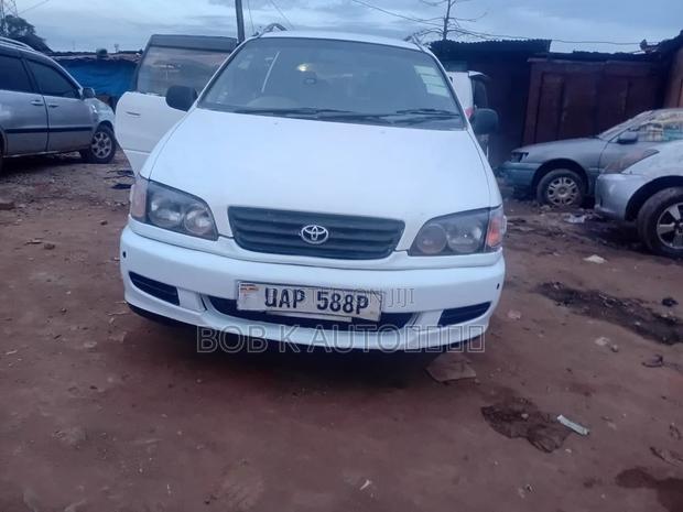 Toyota Ipsum 1998 White