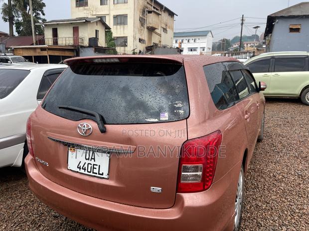 Toyota Corolla Fielder 2010