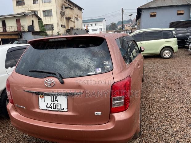 Toyota Corolla Fielder 2010