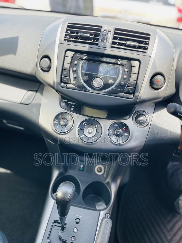 Toyota RAV4 LE AWD (2.5L 4cyl 6A) 2013 Gold