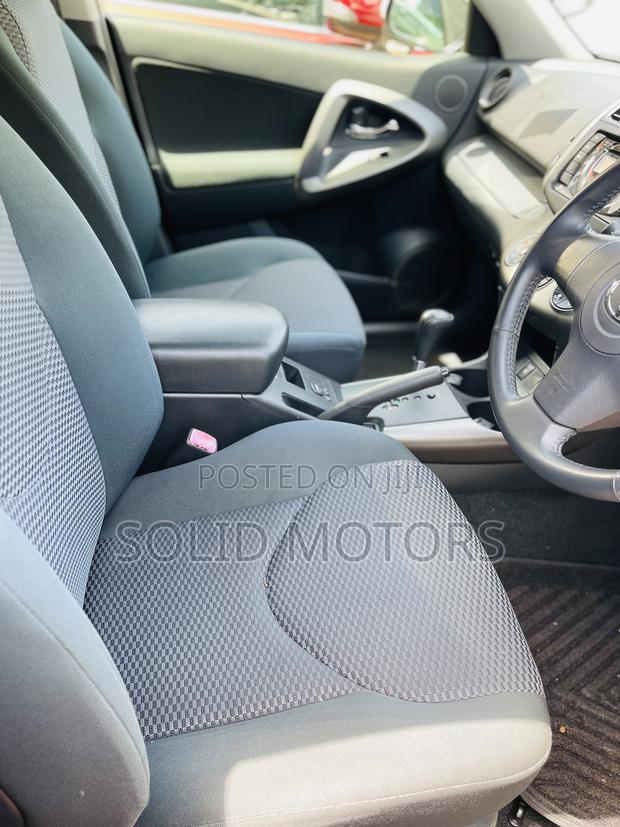 Toyota RAV4 LE AWD (2.5L 4cyl 6A) 2013 Gold