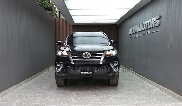 Toyota Fortuner 2018 Black